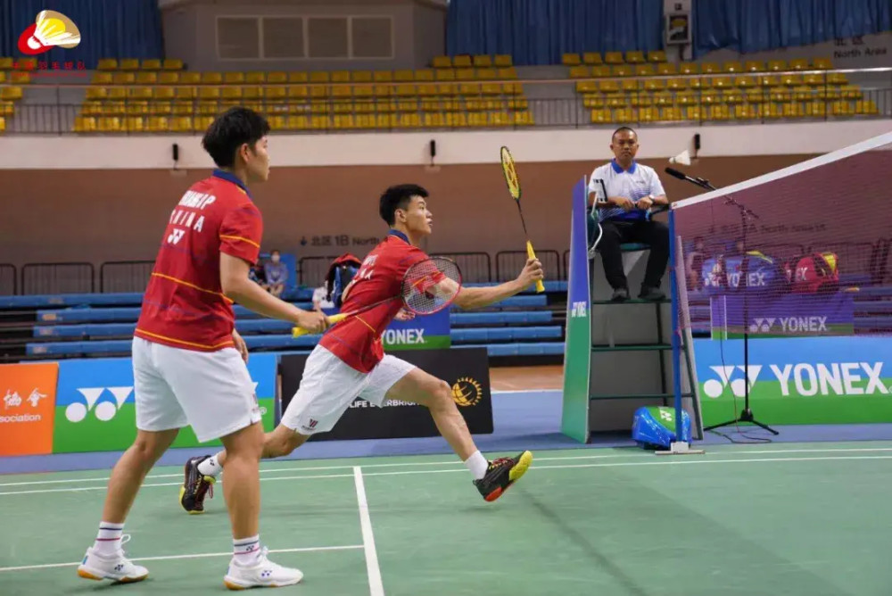 日本队鏖战中国队,黄鸭组合扛起全队 日本队鏖战中国队,黄鸭组合扛起全队