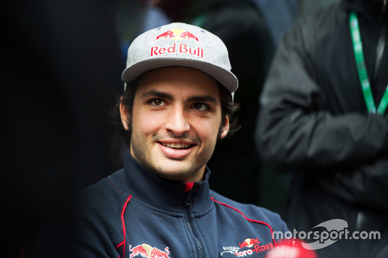 雷诺车队绝杀红牛二队，塞恩斯刷新纪录