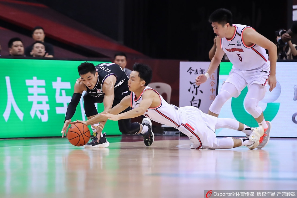 英格兰队力克日本队，梁靖崑扛起全队