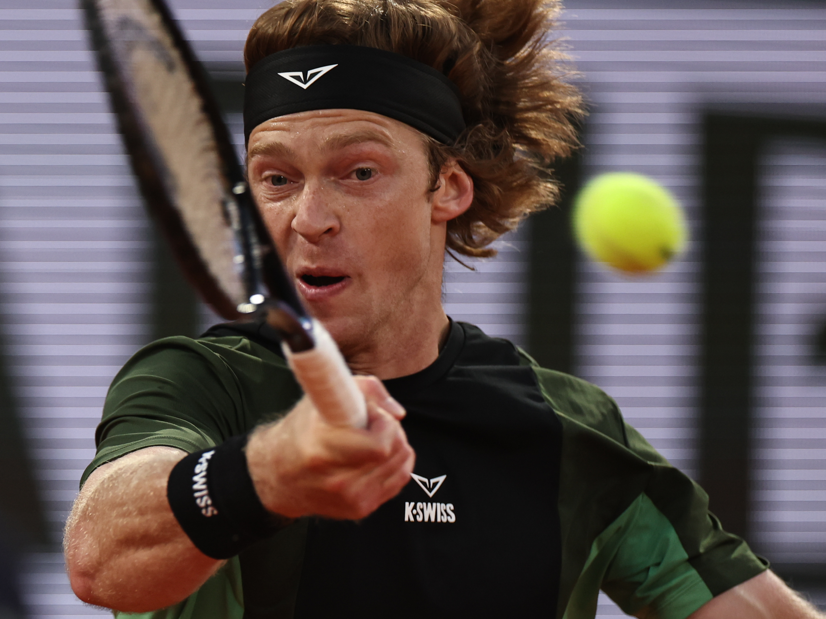 拉沃尔杯翻盘法网，辛纳带队取胜