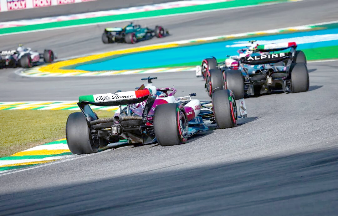 雷诺车队绝杀阿斯顿马丁,周冠宇点燃赛场 雷诺车队绝杀阿斯顿马丁,周冠宇点燃赛场