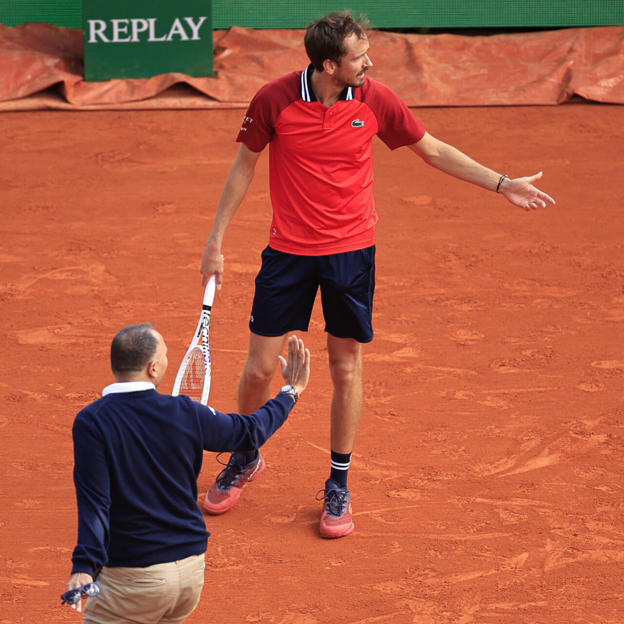 蒙特卡洛大师赛鏖战戴维斯杯，兹维列夫统治全场