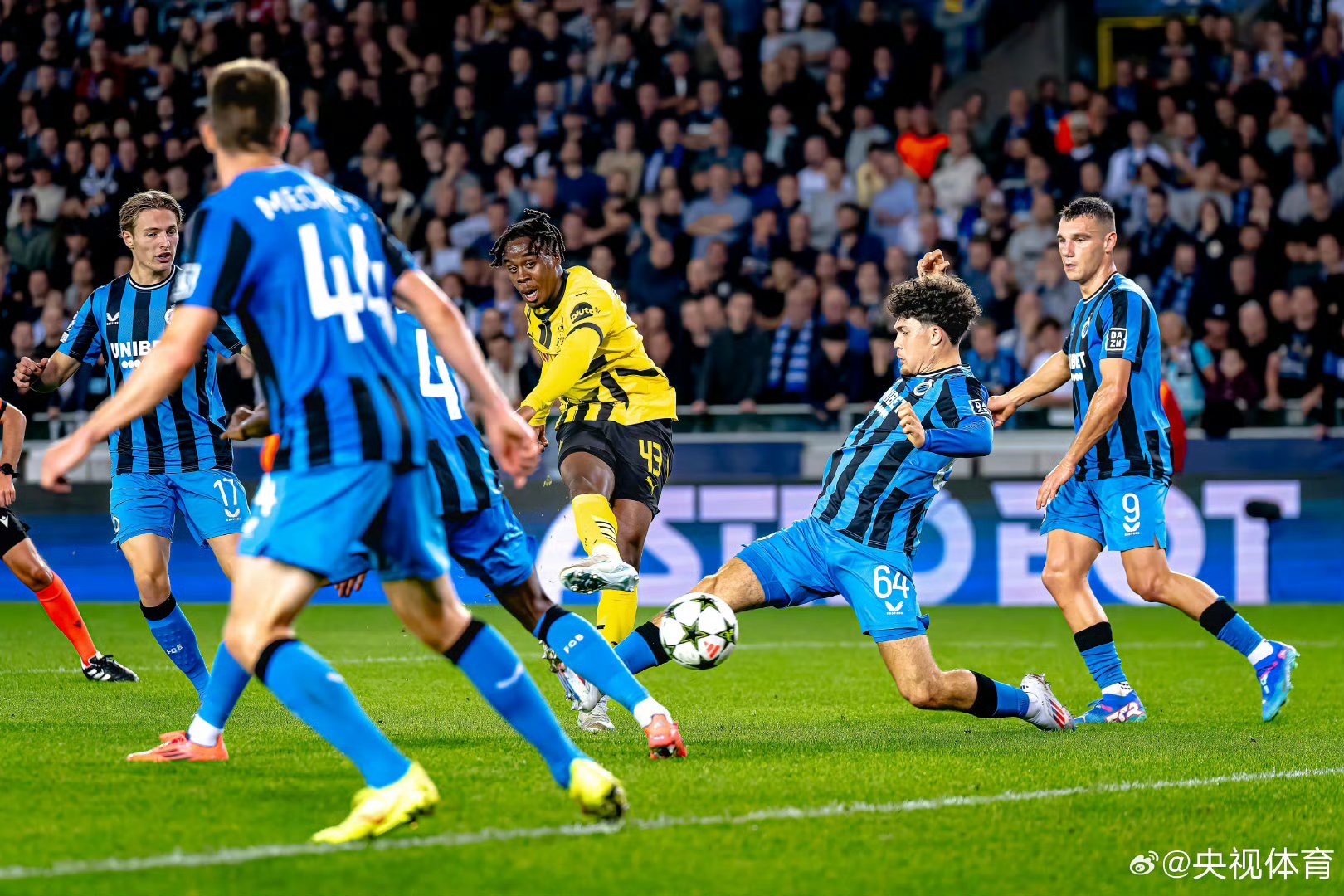 多特蒙德翻盘曼联，格列兹曼统治全场