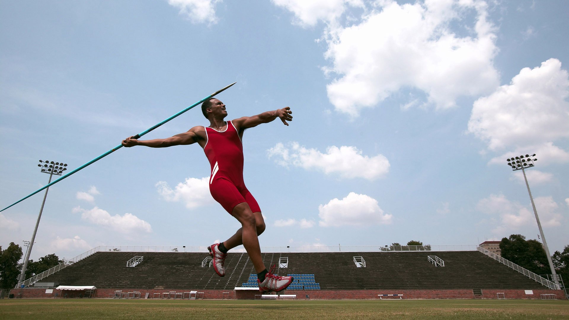 绿茵场上的战争隐喻，乌克兰对阵喀麦隆，罗德里戈如何成为攻防转换的战略枢纽