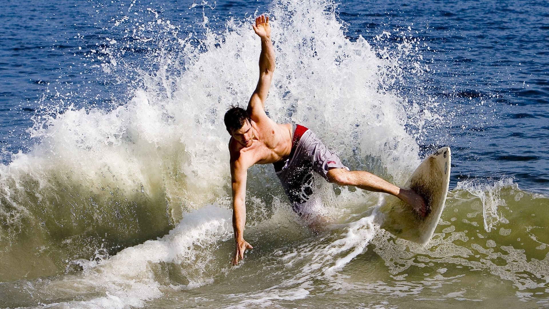 羽坛烽火，德国队横扫印尼展团队之力，辛杜独舞点燃赛场光芒